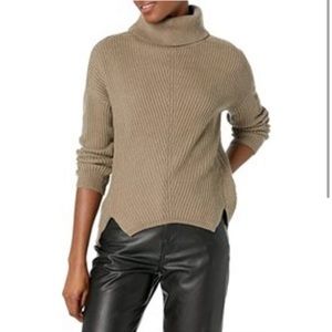 GUESS Women's Long Sleeve Chevron Doni Turtlenk Sweater, Walnut Shell, Small